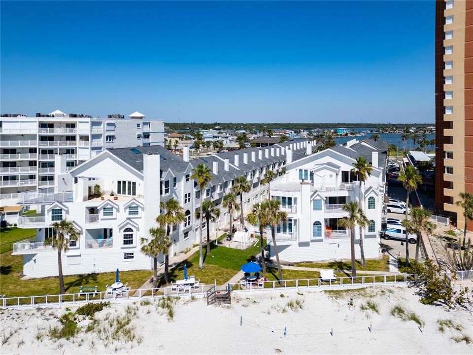 待售: $588,000 (2 贝兹, 2 浴室, 1237 平方英尺)