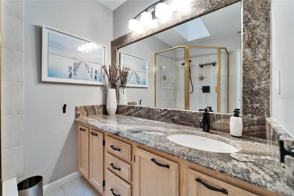 待售: $588,000 (2 贝兹, 2 浴室, 1237 平方英尺)