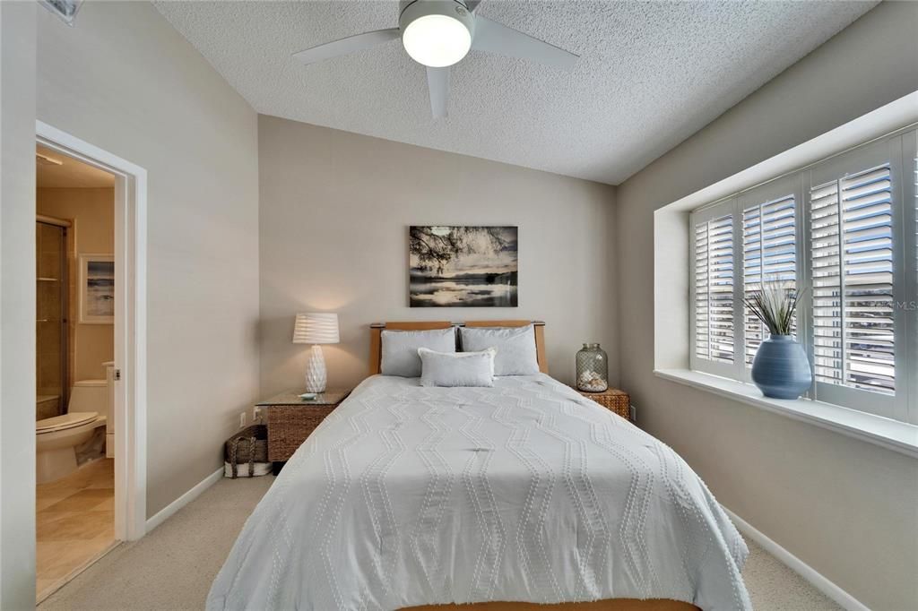 待售: $588,000 (2 贝兹, 2 浴室, 1237 平方英尺)