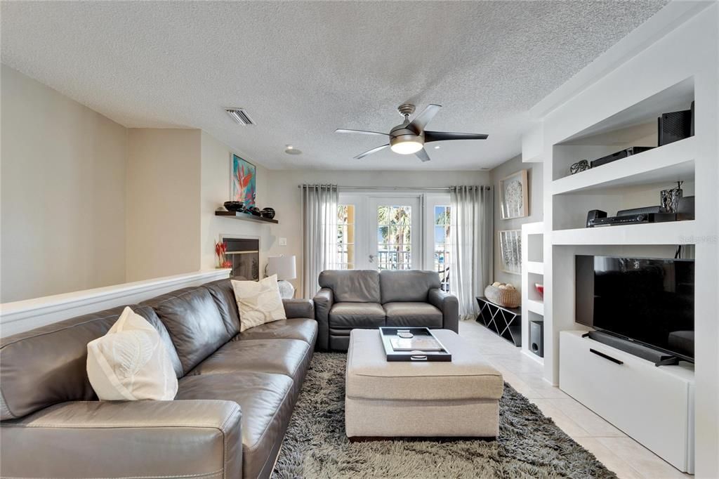 待售: $588,000 (2 贝兹, 2 浴室, 1237 平方英尺)