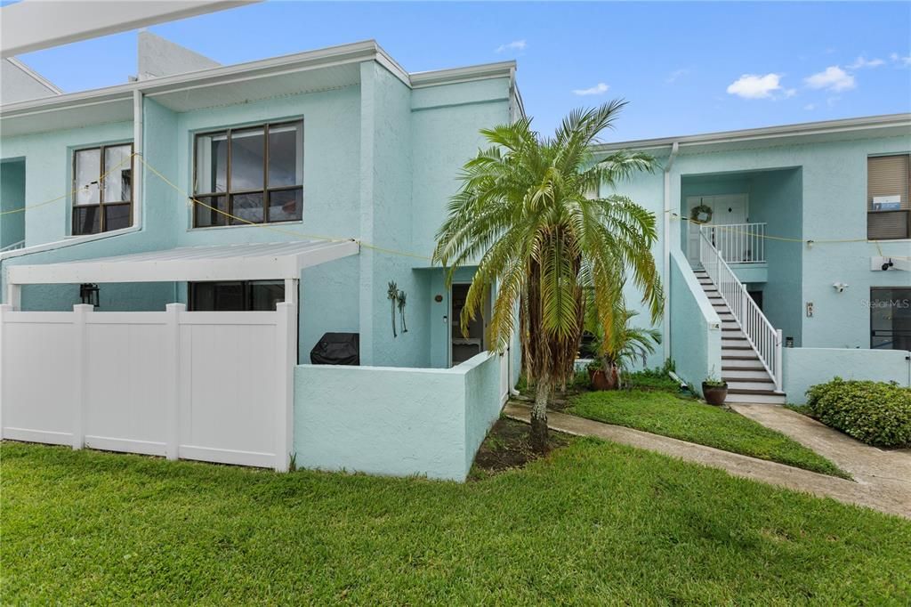 For Sale: $524,999 (2 beds, 2 baths, 1208 Square Feet)