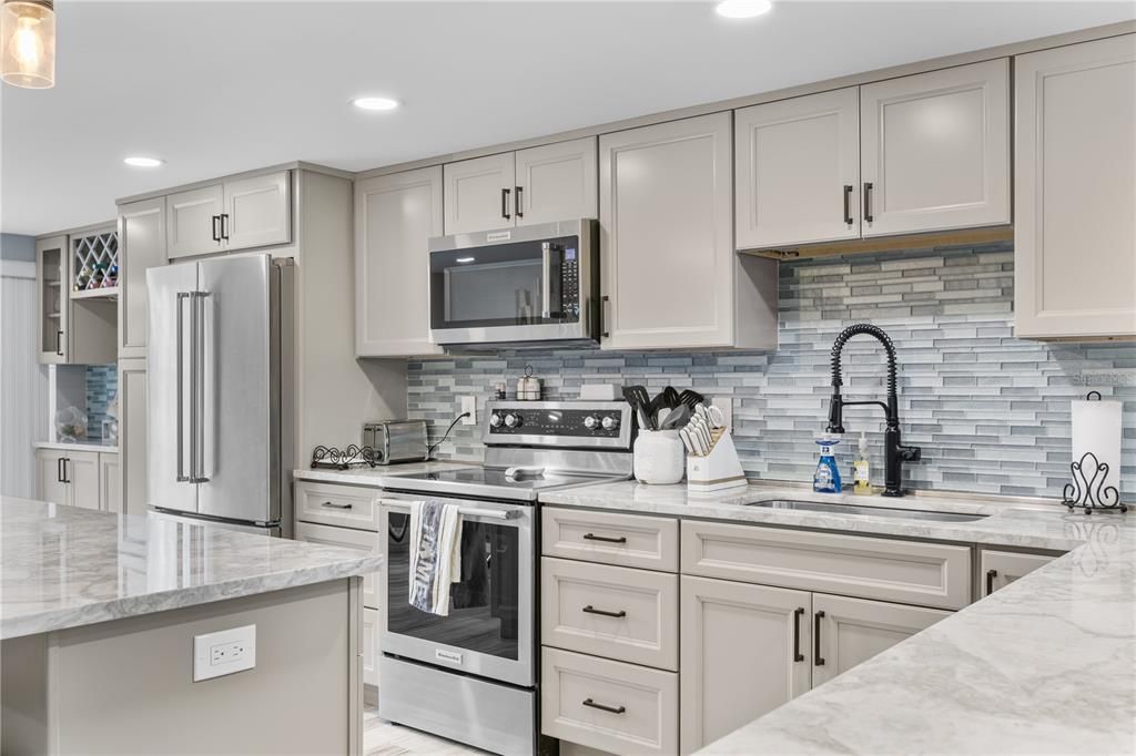 For Sale: $524,999 (2 beds, 2 baths, 1208 Square Feet)