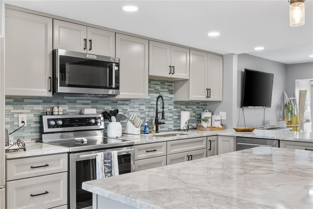 For Sale: $524,999 (2 beds, 2 baths, 1208 Square Feet)