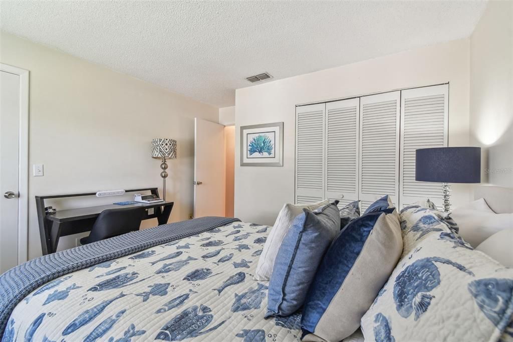 出租: $2,000 (2 贝兹, 2 浴室, 955 平方英尺)