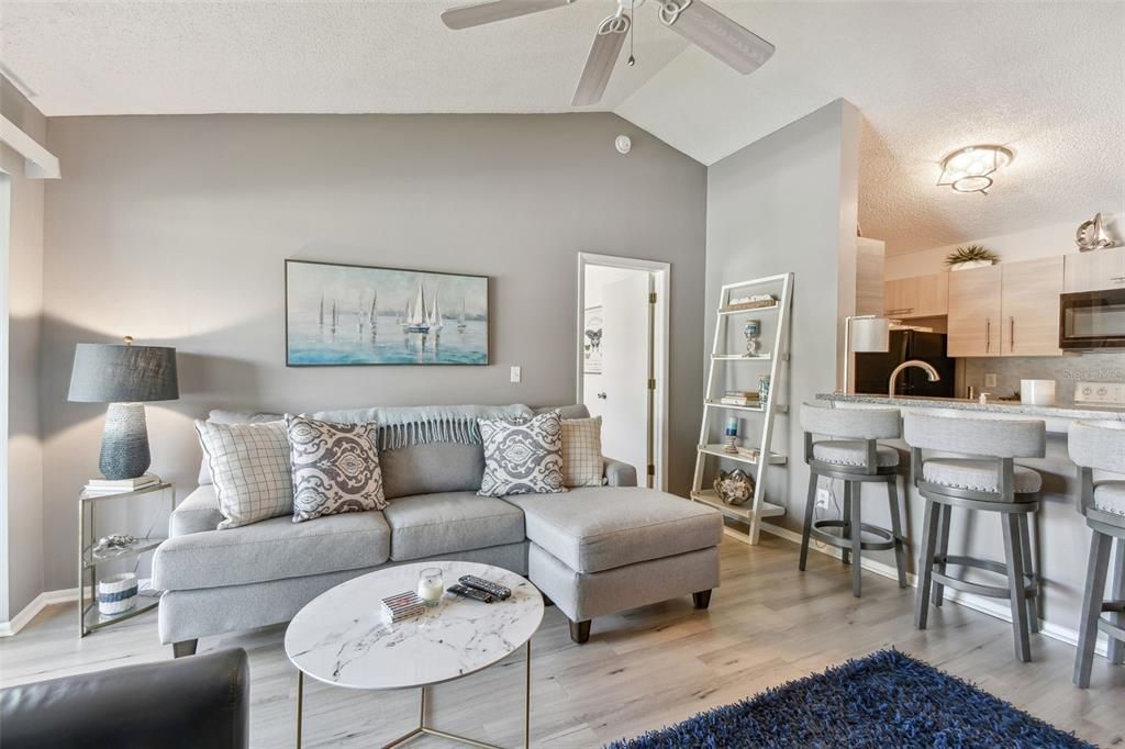 出租: $2,000 (2 贝兹, 2 浴室, 955 平方英尺)