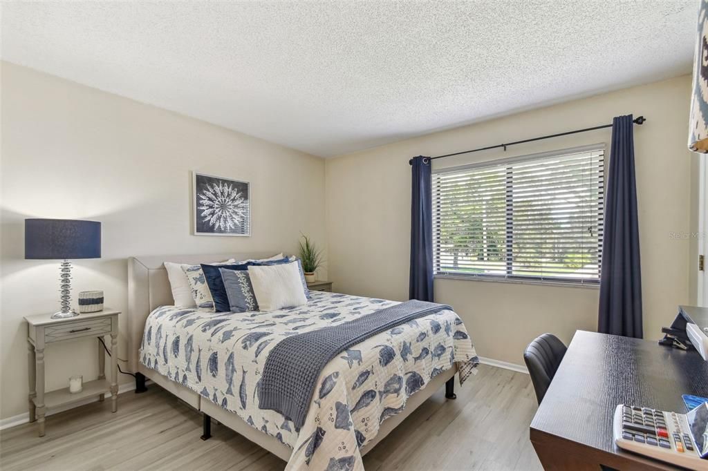 出租: $2,000 (2 贝兹, 2 浴室, 955 平方英尺)