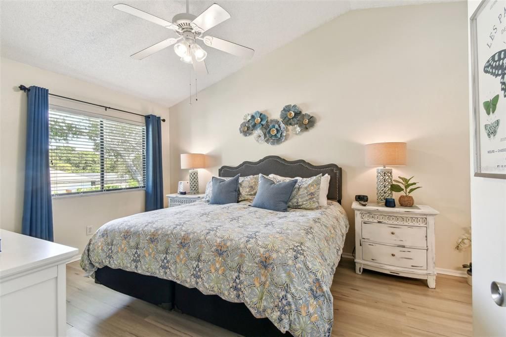 出租: $2,000 (2 贝兹, 2 浴室, 955 平方英尺)