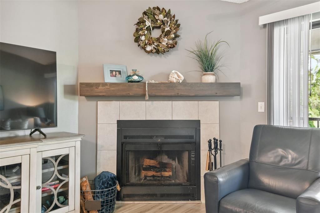 出租: $2,000 (2 贝兹, 2 浴室, 955 平方英尺)