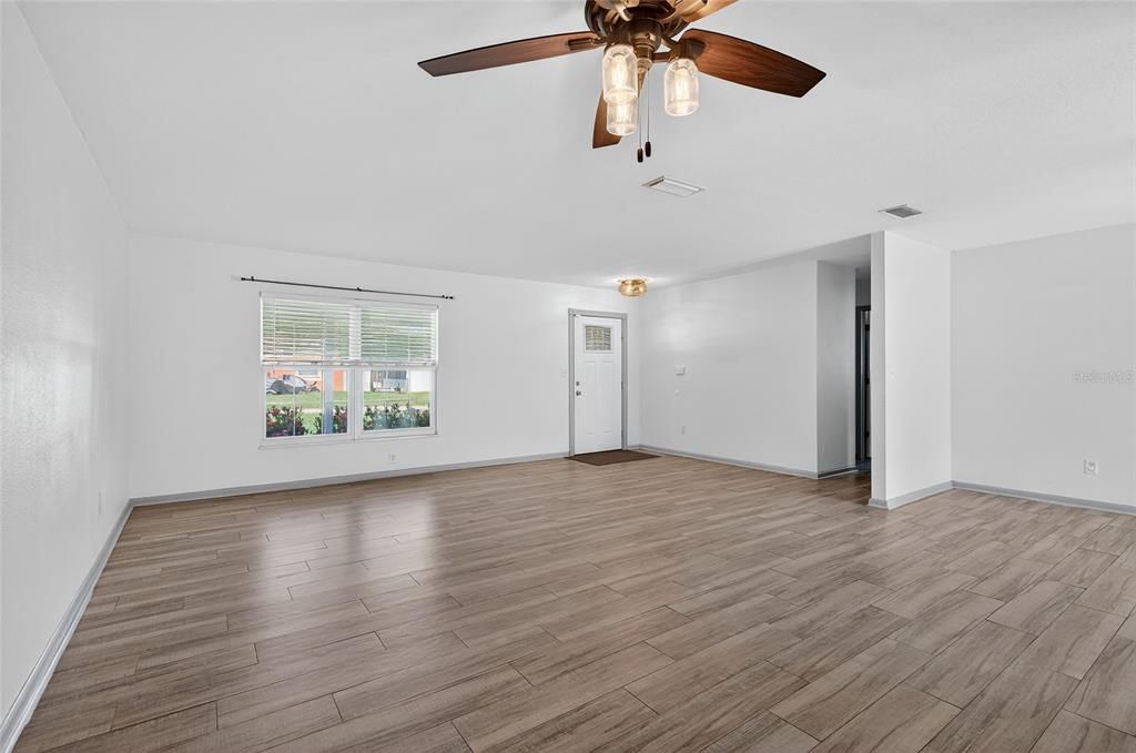 Active With Contract: $350,000 (3 beds, 2 baths, 1416 Square Feet)