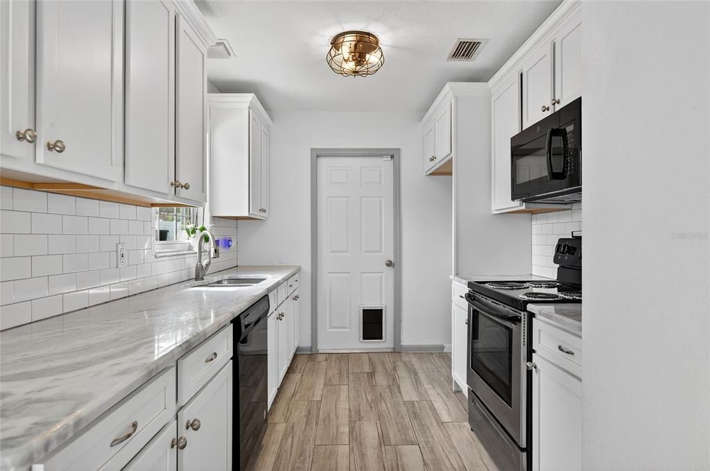 Active With Contract: $350,000 (3 beds, 2 baths, 1416 Square Feet)