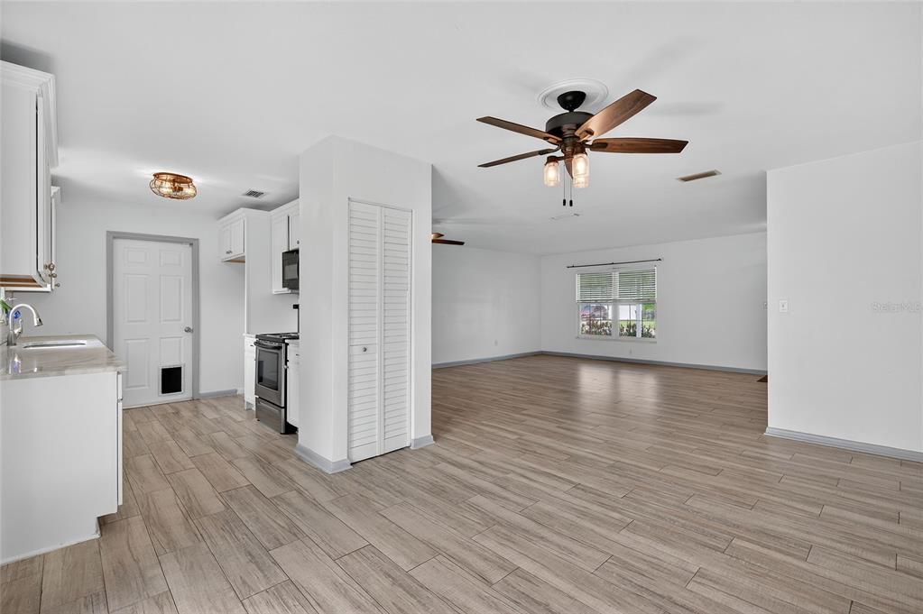 Active With Contract: $350,000 (3 beds, 2 baths, 1416 Square Feet)