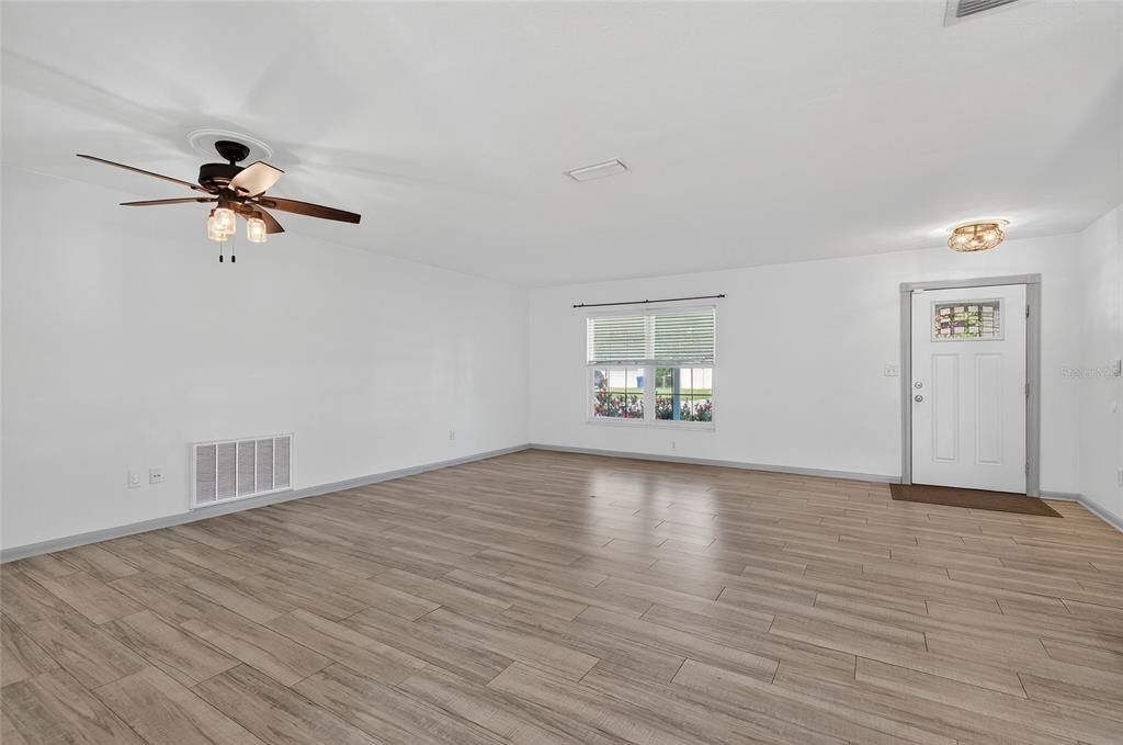 Active With Contract: $350,000 (3 beds, 2 baths, 1416 Square Feet)