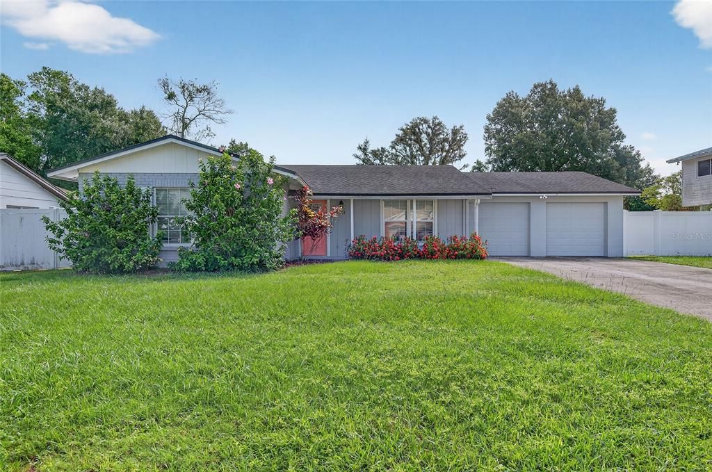 Active With Contract: $350,000 (3 beds, 2 baths, 1416 Square Feet)