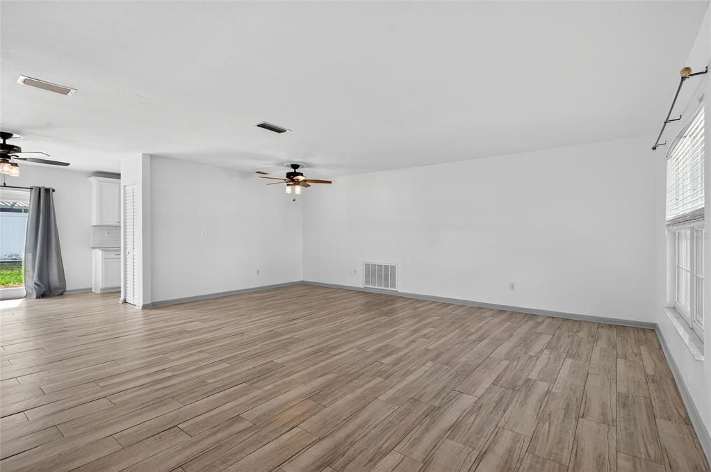 Active With Contract: $350,000 (3 beds, 2 baths, 1416 Square Feet)