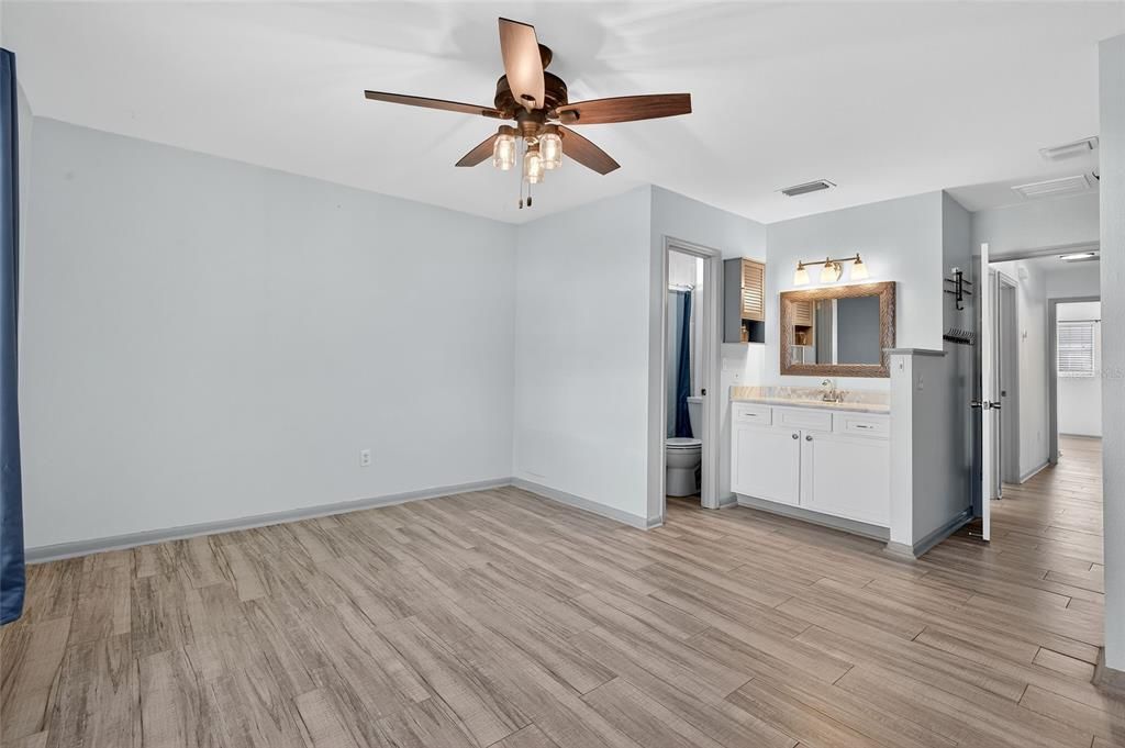 Active With Contract: $350,000 (3 beds, 2 baths, 1416 Square Feet)