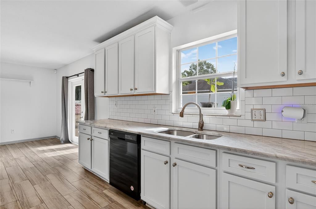 Active With Contract: $350,000 (3 beds, 2 baths, 1416 Square Feet)