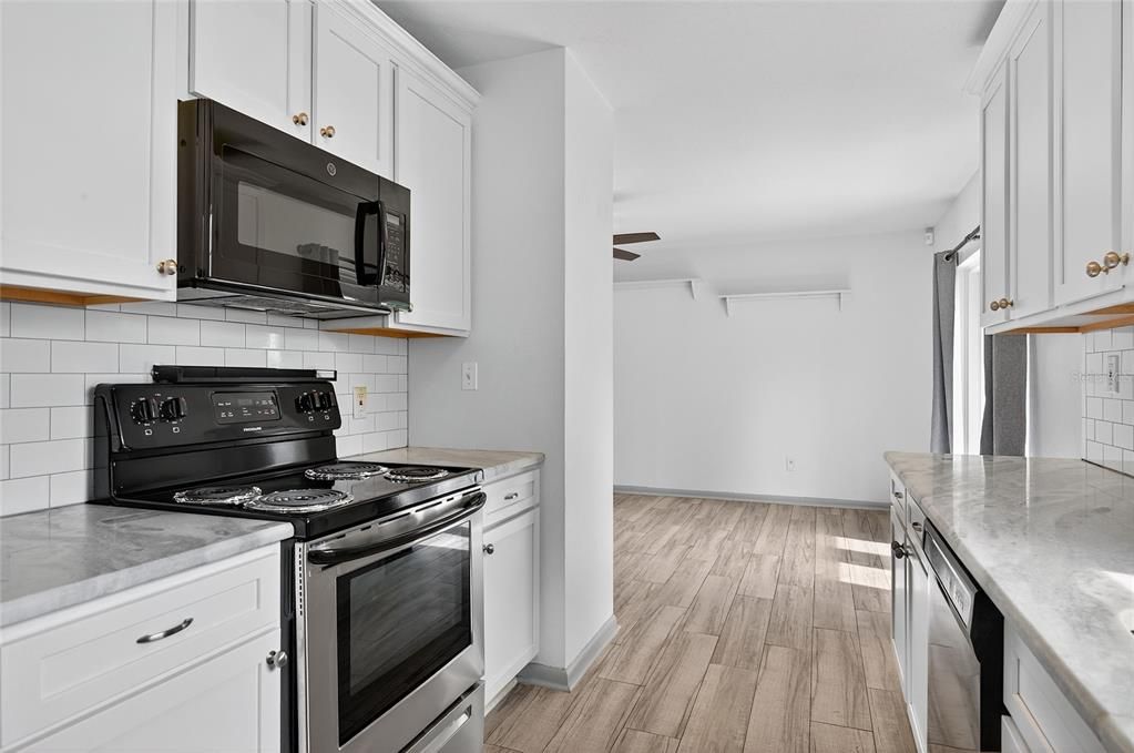 Active With Contract: $350,000 (3 beds, 2 baths, 1416 Square Feet)