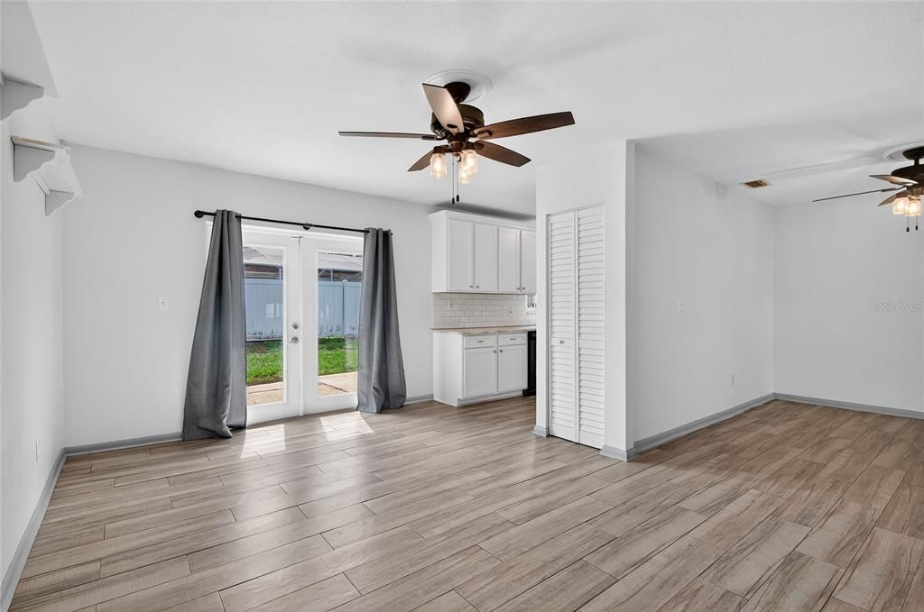 Active With Contract: $350,000 (3 beds, 2 baths, 1416 Square Feet)