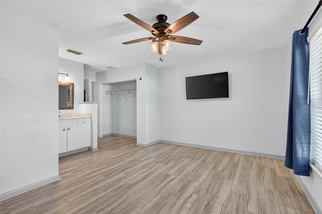 Active With Contract: $350,000 (3 beds, 2 baths, 1416 Square Feet)