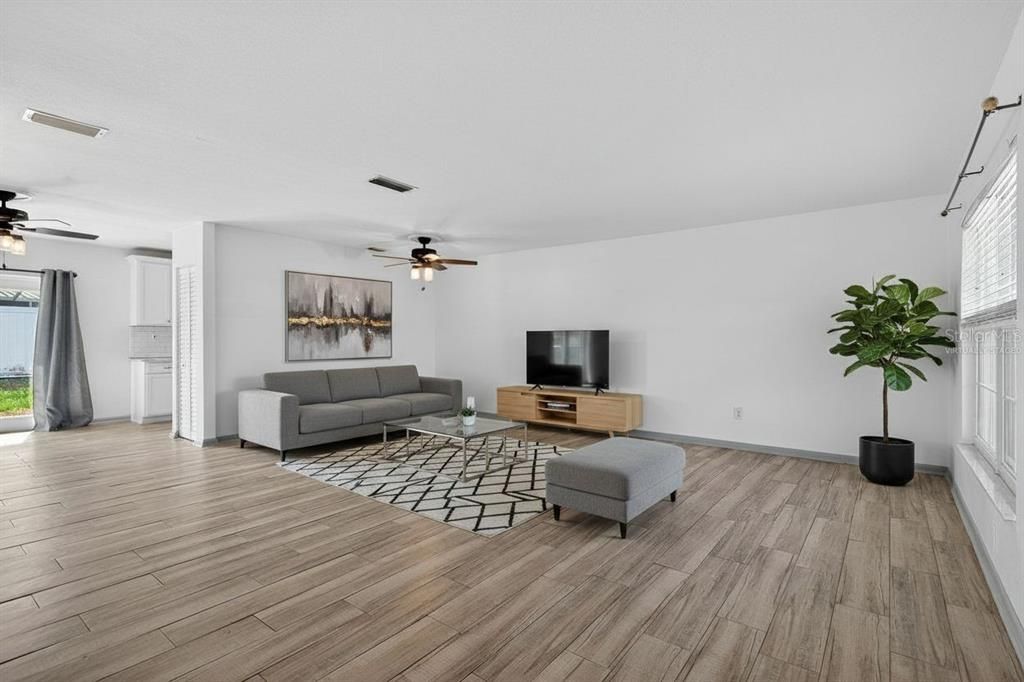 Active With Contract: $350,000 (3 beds, 2 baths, 1416 Square Feet)