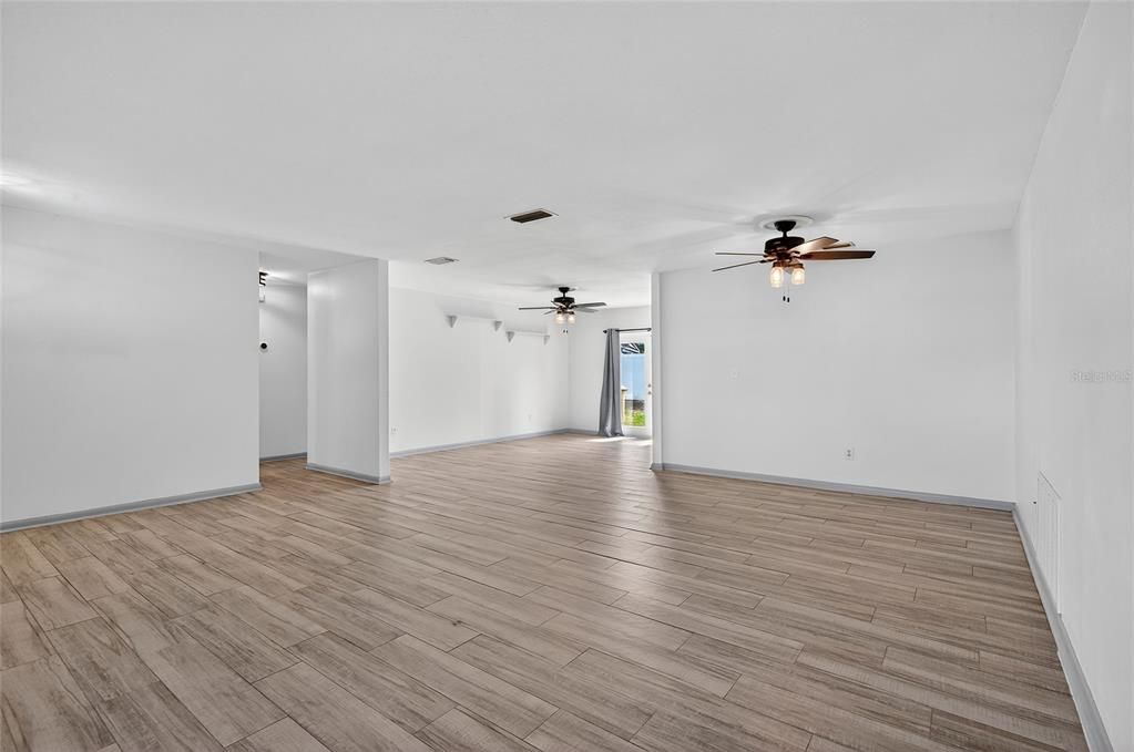 Active With Contract: $350,000 (3 beds, 2 baths, 1416 Square Feet)