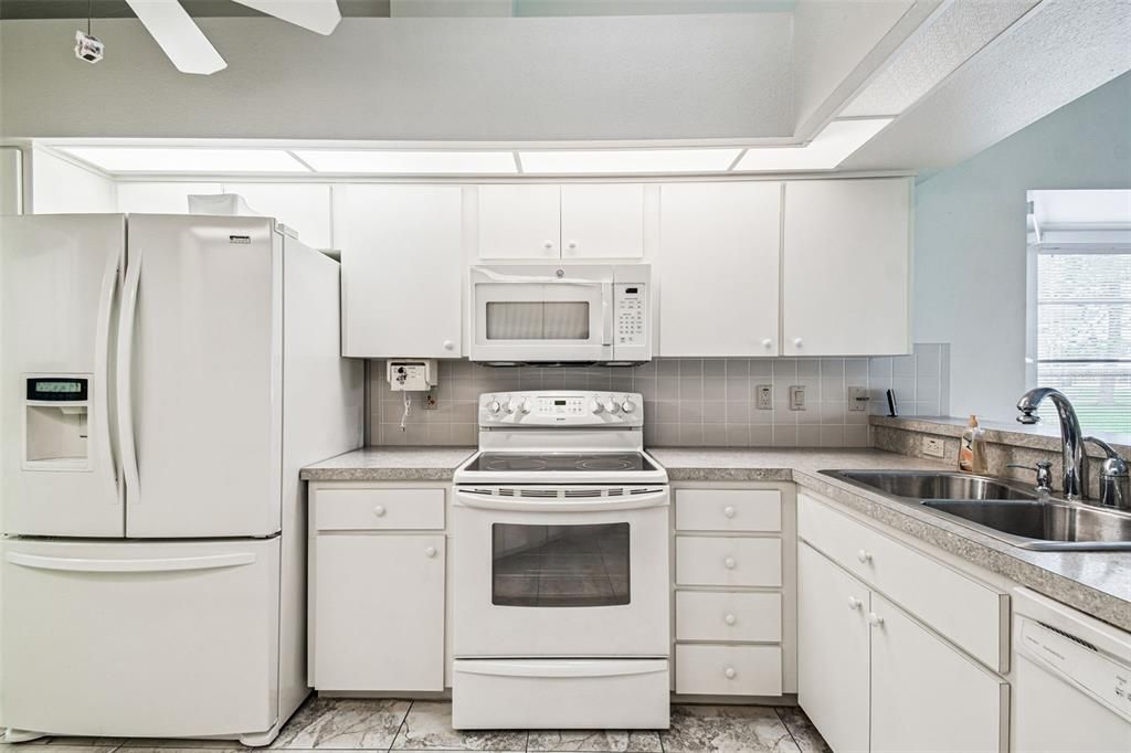 Active With Contract: $399,900 (3 beds, 2 baths, 2481 Square Feet)