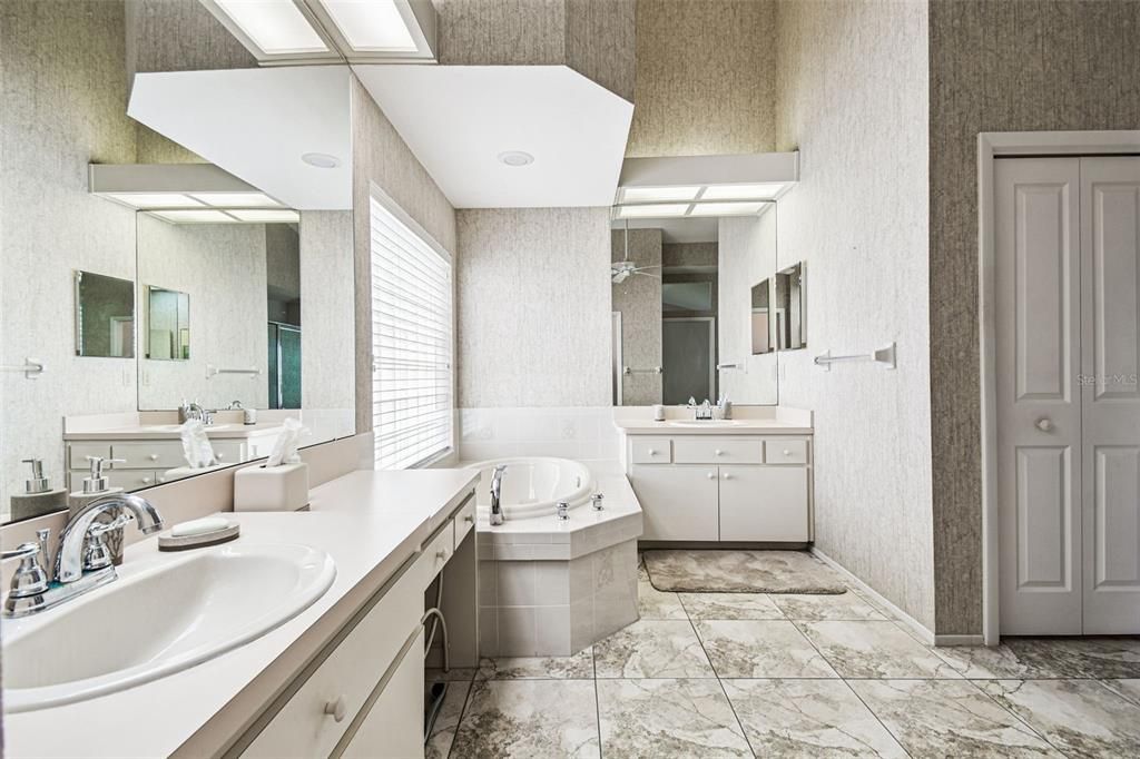 Active With Contract: $399,900 (3 beds, 2 baths, 2481 Square Feet)