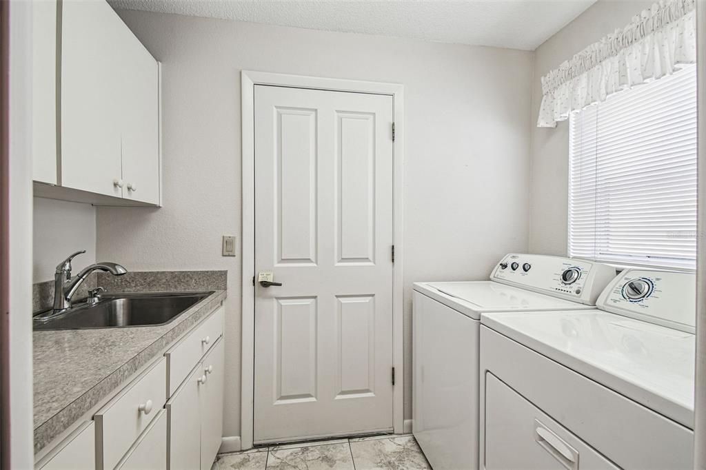 Active With Contract: $399,900 (3 beds, 2 baths, 2481 Square Feet)