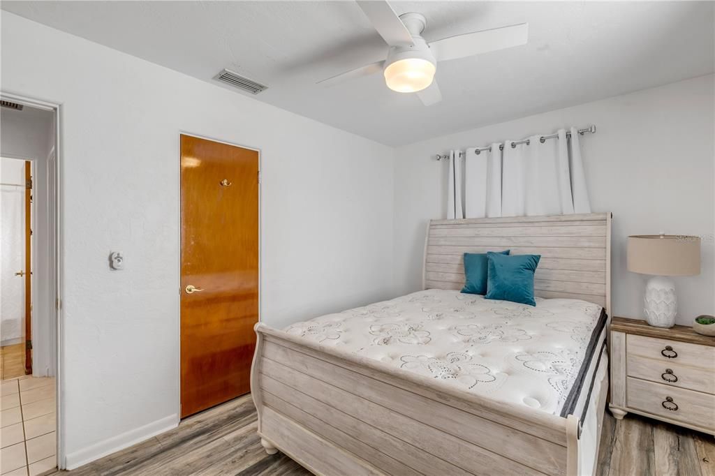 For Sale: $319,100 (3 beds, 1 baths, 1015 Square Feet)