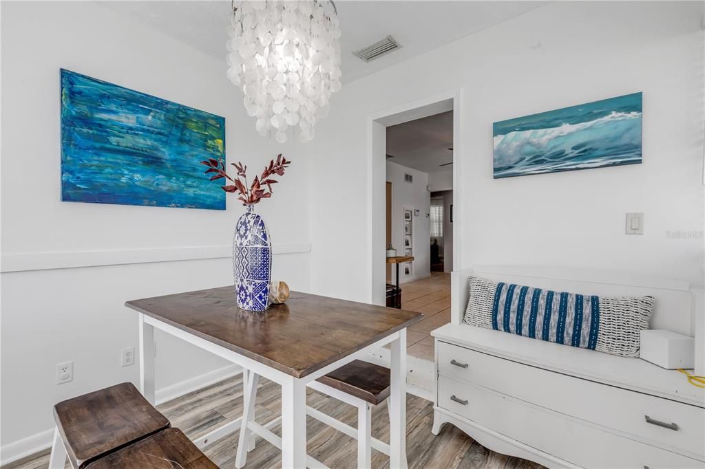 For Sale: $319,100 (3 beds, 1 baths, 1015 Square Feet)