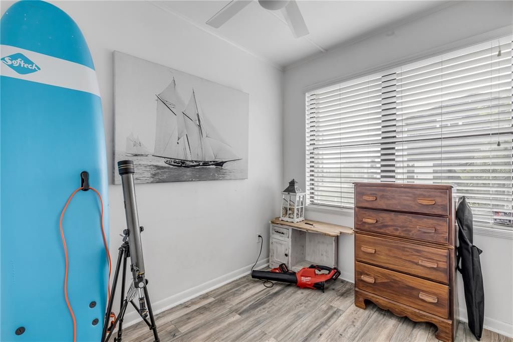 For Sale: $319,100 (3 beds, 1 baths, 1015 Square Feet)