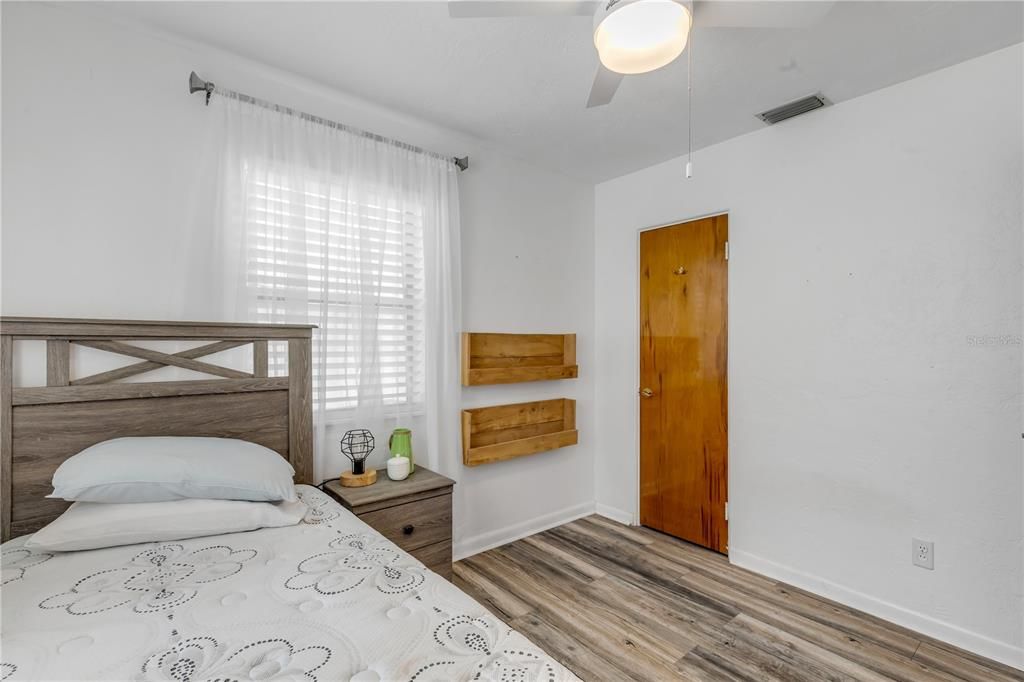 For Sale: $319,100 (3 beds, 1 baths, 1015 Square Feet)