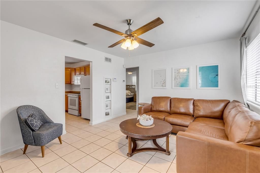 For Sale: $319,100 (3 beds, 1 baths, 1015 Square Feet)