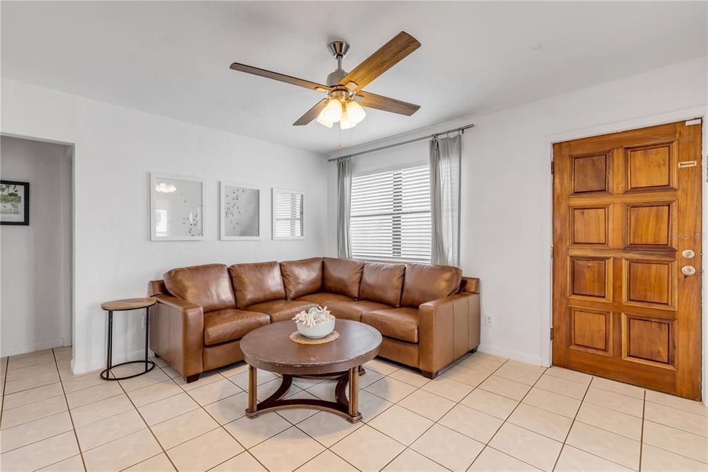 For Sale: $319,100 (3 beds, 1 baths, 1015 Square Feet)