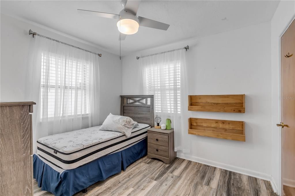 For Sale: $319,100 (3 beds, 1 baths, 1015 Square Feet)