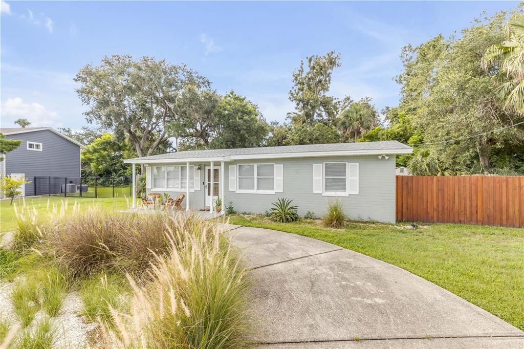 For Sale: $319,100 (3 beds, 1 baths, 1015 Square Feet)