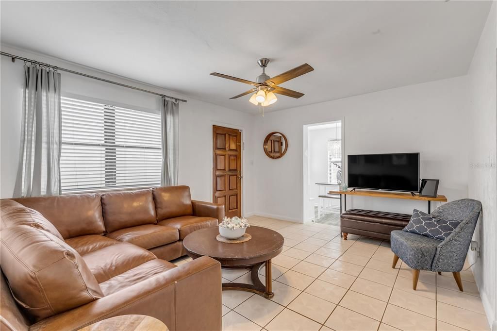 For Sale: $319,100 (3 beds, 1 baths, 1015 Square Feet)