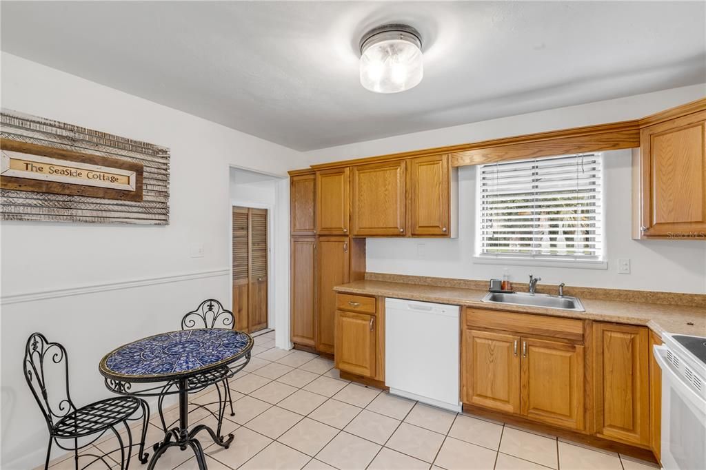 For Sale: $319,100 (3 beds, 1 baths, 1015 Square Feet)