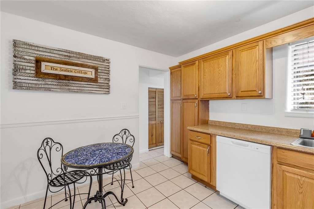 For Sale: $319,100 (3 beds, 1 baths, 1015 Square Feet)