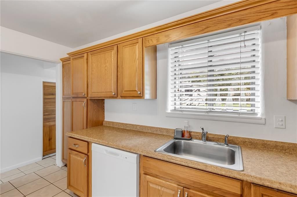 For Sale: $319,100 (3 beds, 1 baths, 1015 Square Feet)
