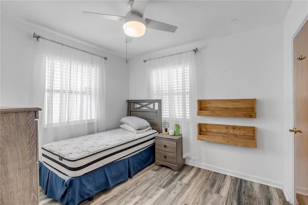 For Sale: $319,100 (3 beds, 1 baths, 1015 Square Feet)