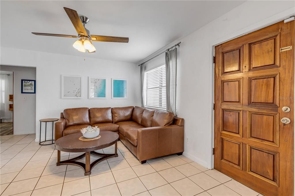 For Sale: $319,100 (3 beds, 1 baths, 1015 Square Feet)