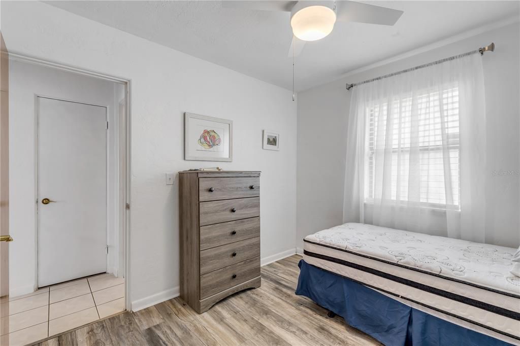 For Sale: $319,100 (3 beds, 1 baths, 1015 Square Feet)