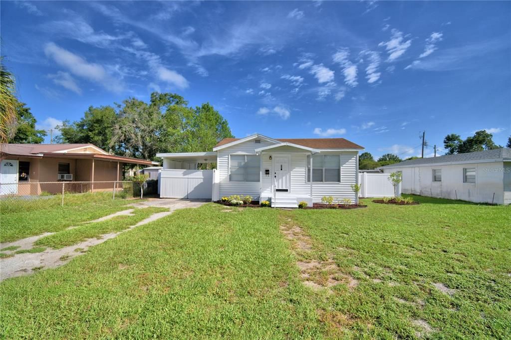 Active With Contract: $165,000 (2 beds, 1 baths, 748 Square Feet)