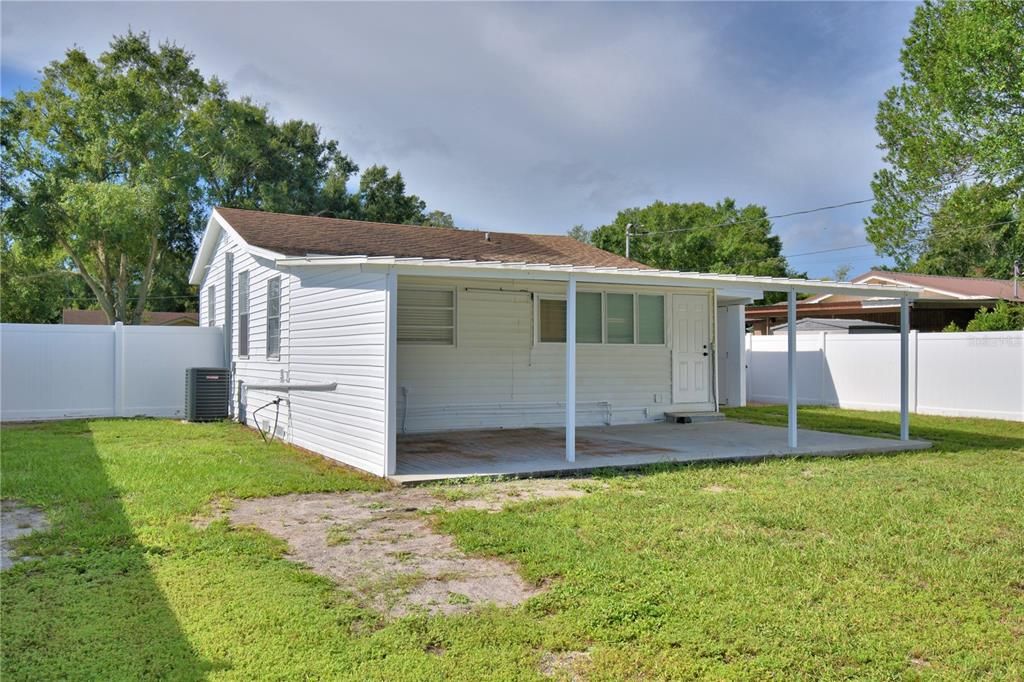 Active With Contract: $165,000 (2 beds, 1 baths, 748 Square Feet)