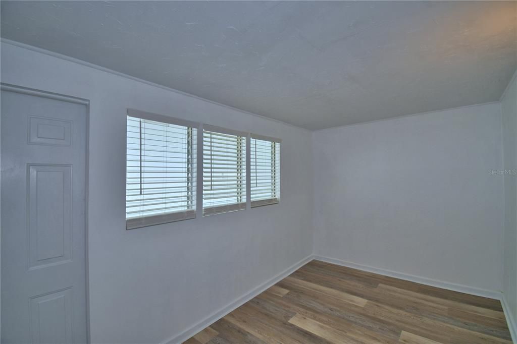 Active With Contract: $165,000 (2 beds, 1 baths, 748 Square Feet)