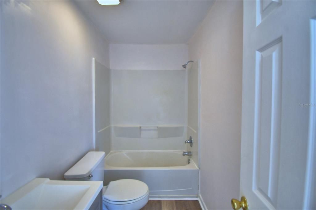 Active With Contract: $165,000 (2 beds, 1 baths, 748 Square Feet)