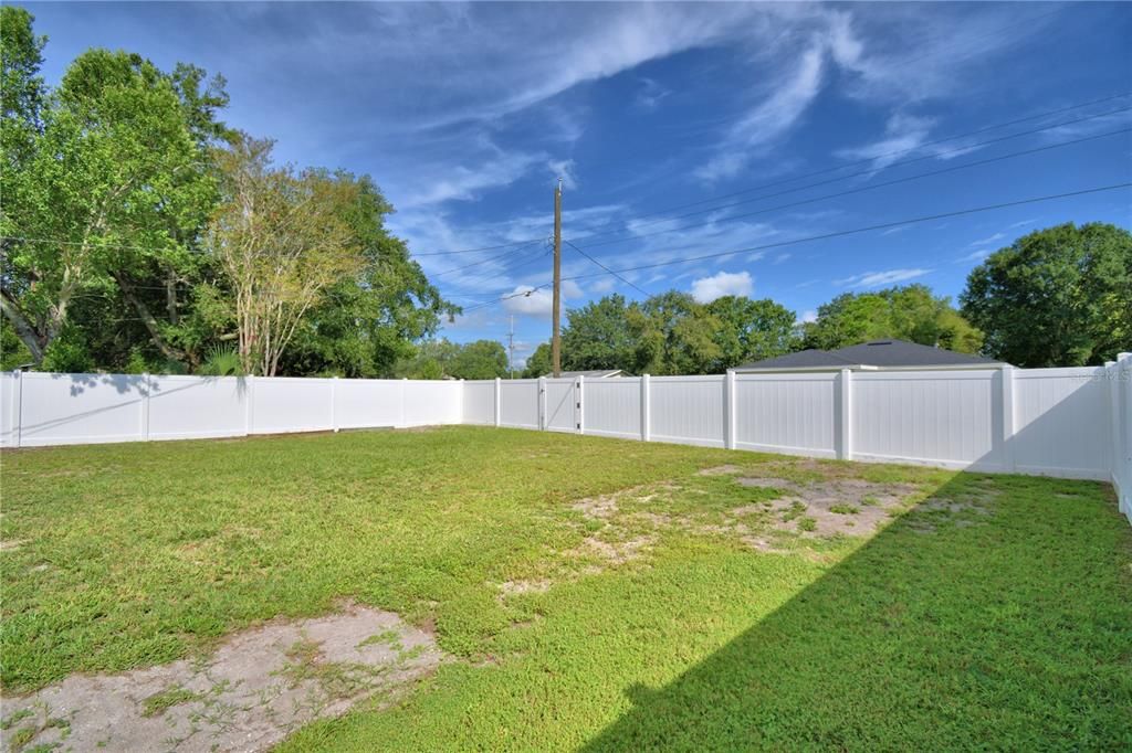 Active With Contract: $165,000 (2 beds, 1 baths, 748 Square Feet)