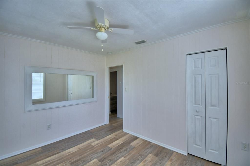 Active With Contract: $165,000 (2 beds, 1 baths, 748 Square Feet)