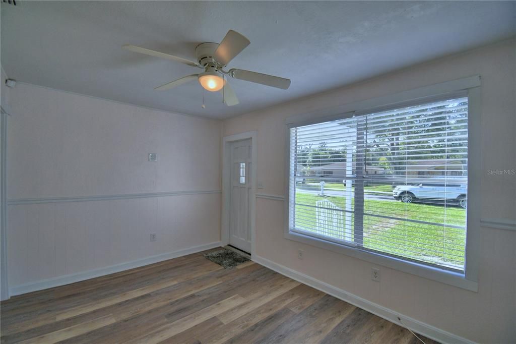 Active With Contract: $165,000 (2 beds, 1 baths, 748 Square Feet)